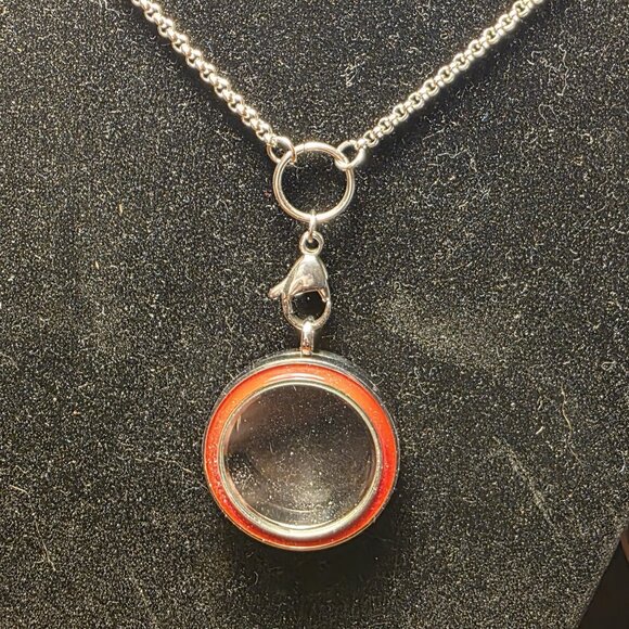 Red Rimmed Circle Open Locket - Picture 1 of 1